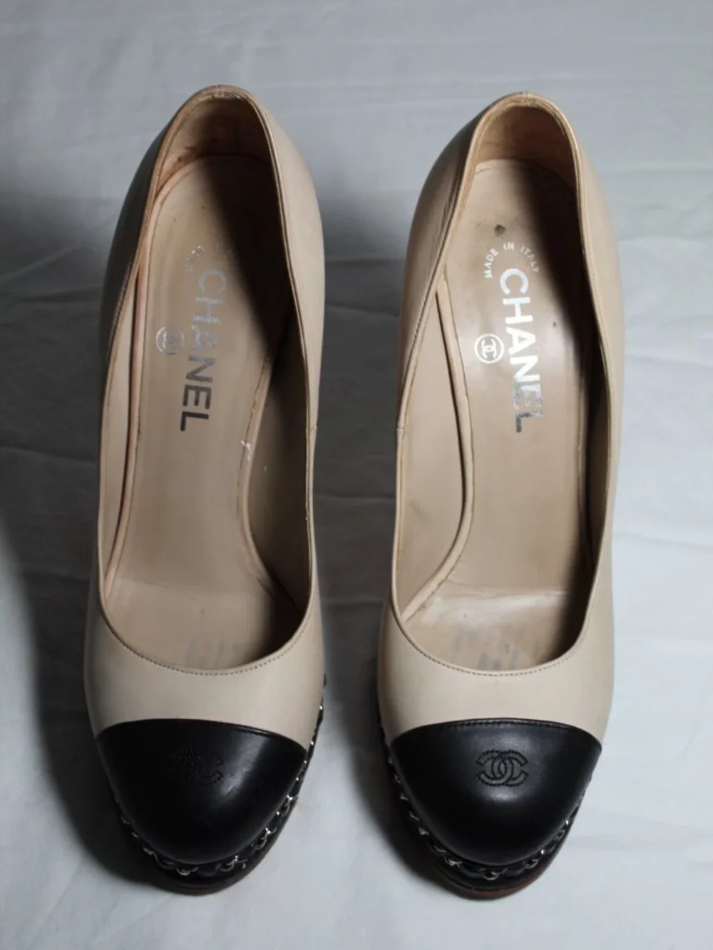 Chanel Two Tone Leather Tan Black Toe CC Cap Heels Pumps Chain Detail 40